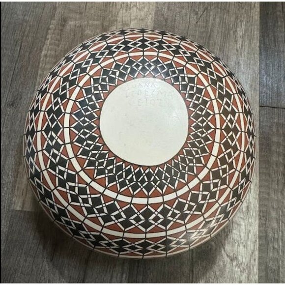 Handcrafted Acoma Pueblo Pottery Vase By Juana Ledezma Veloz Mata Ortiz pottery - Picture 6 of 9